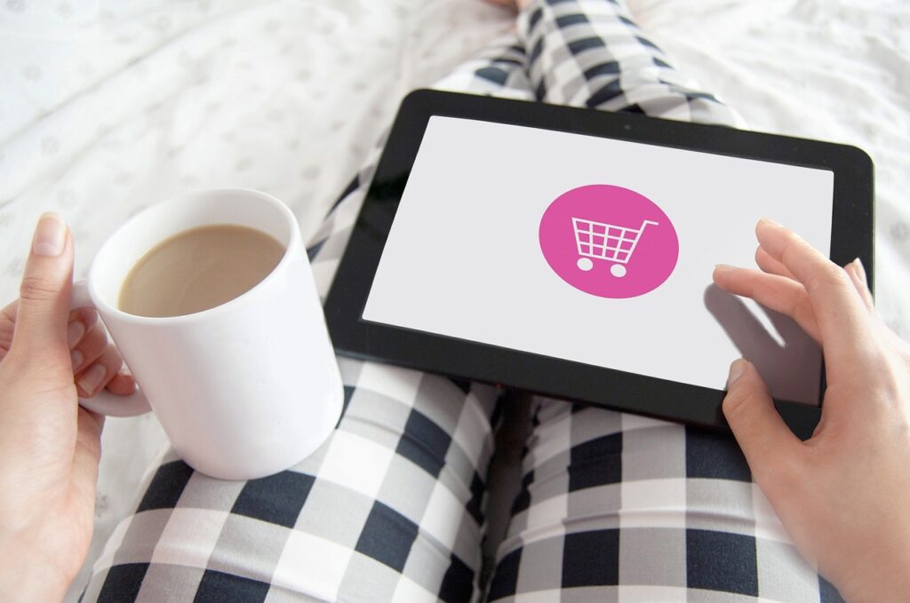 Der E-Commerce wandelt sich hin zu mehr Nachhaltigkeit mit Öko-Verpackungen, grünen Produkten und bewusstem Konsum