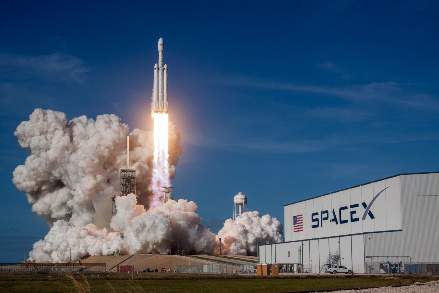 Das Starship von SpaceX während des aufregenden Testflugs, kurz vor der unerwarteten Explosion. Foto: Finanzmann.com