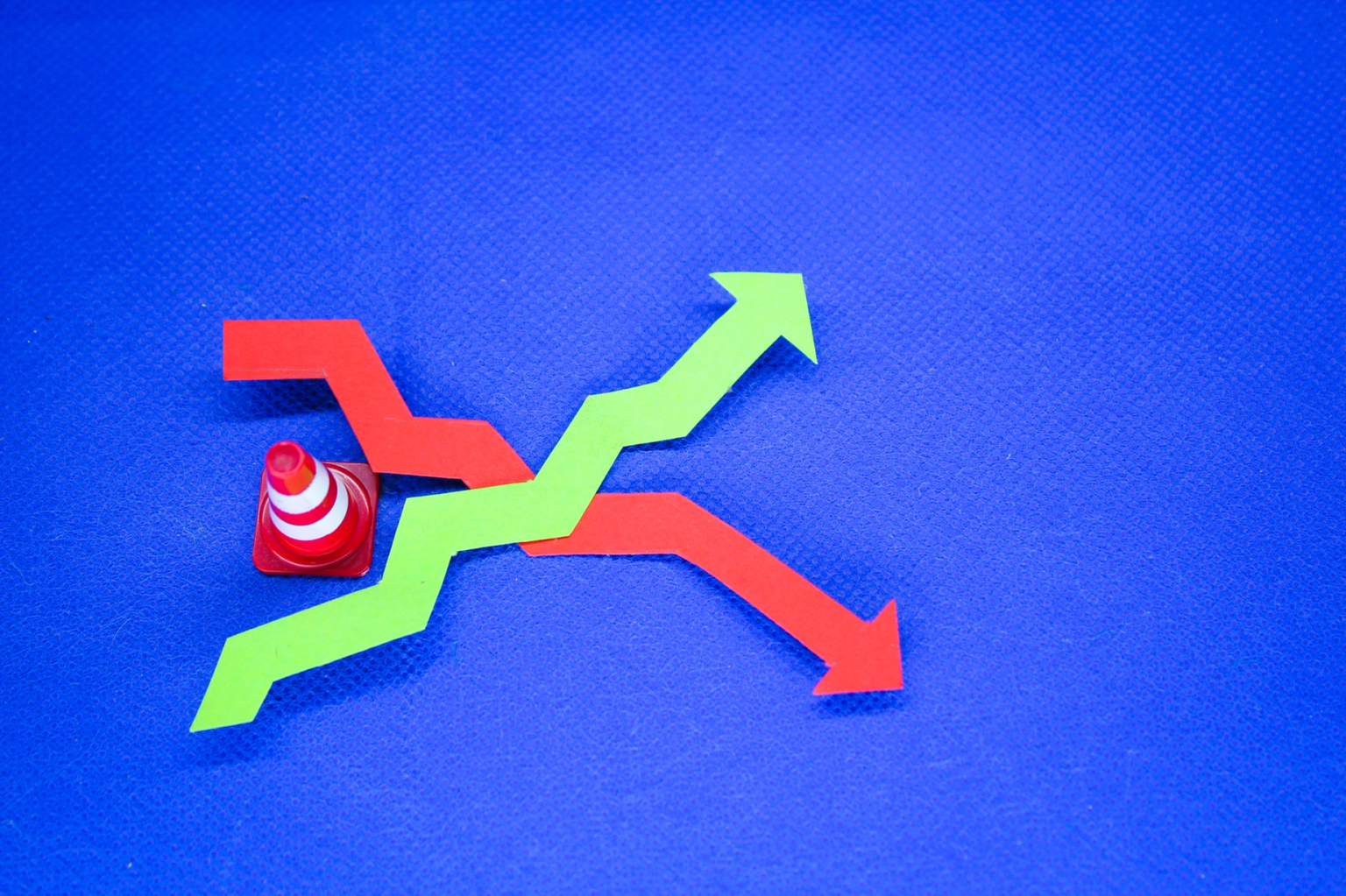 Instrumente beeinflussen die Währungsattraktivität für Investoren am Forex-Markt basierend auf Indikatoren wie Inflation, Arbeitslosigkeit und Wachstum. Foto: Finanzmann.com